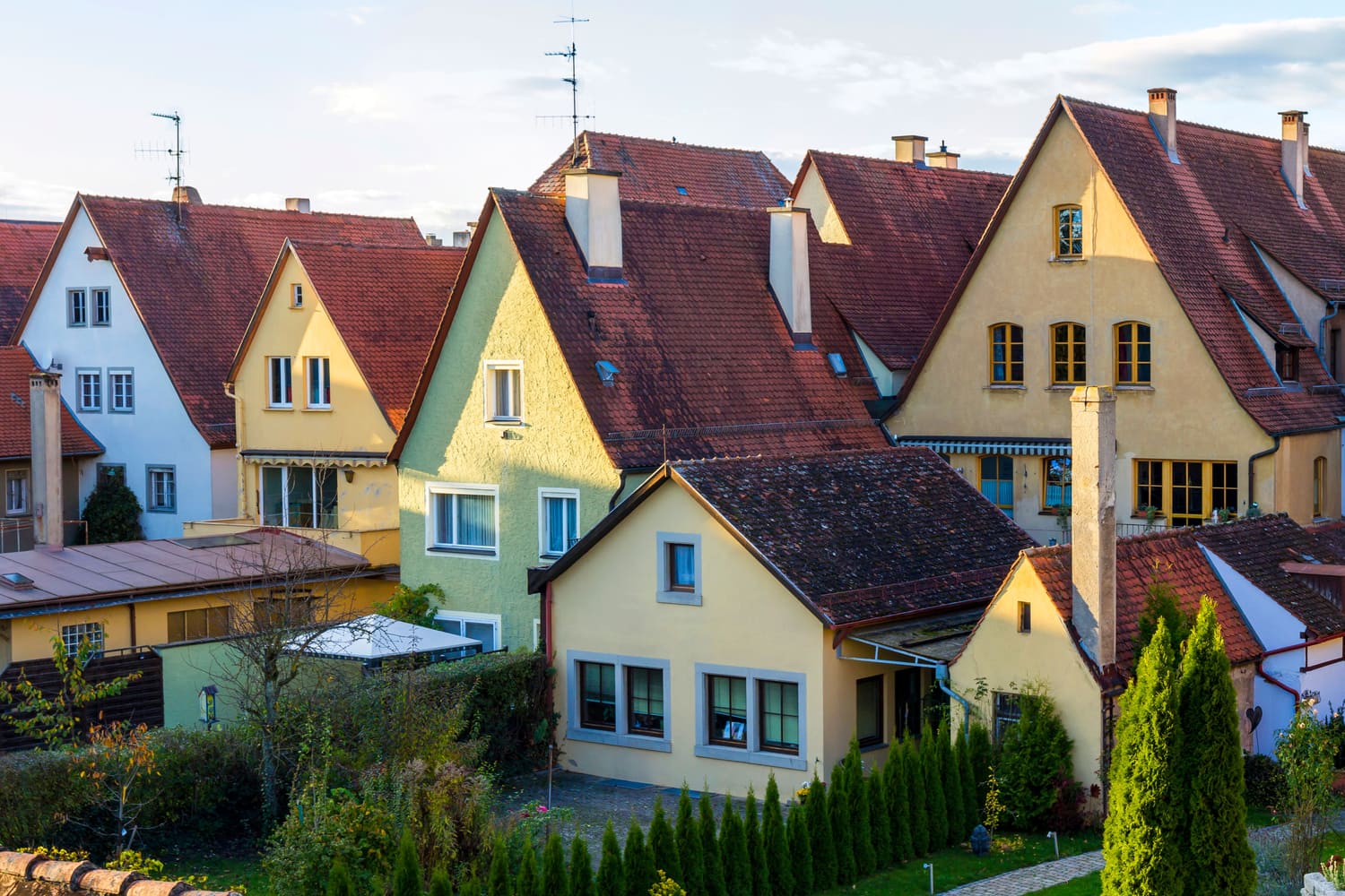 old-houses-in-rothenburg-ob-der-tauber-picturesqu-2024-12-06-11-45-56-utc